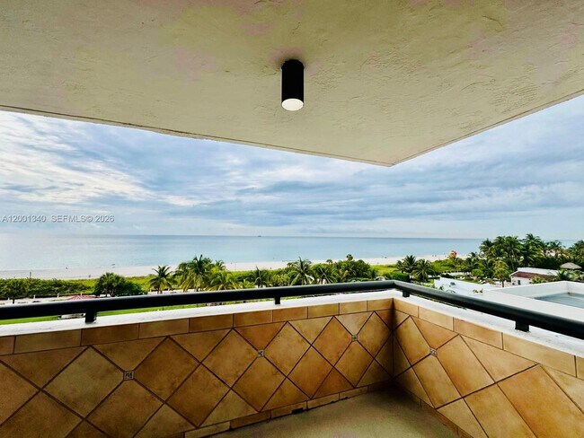 Building Photo - 2555 Collins Ave Unit 711