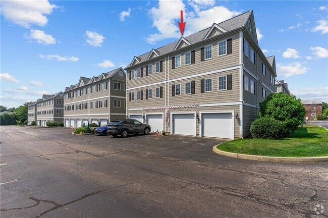 Building Photo - 683 Metacom Ave Unit 81 Rental