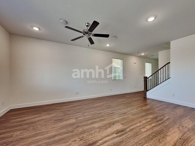 Photo - 10014 Spire St