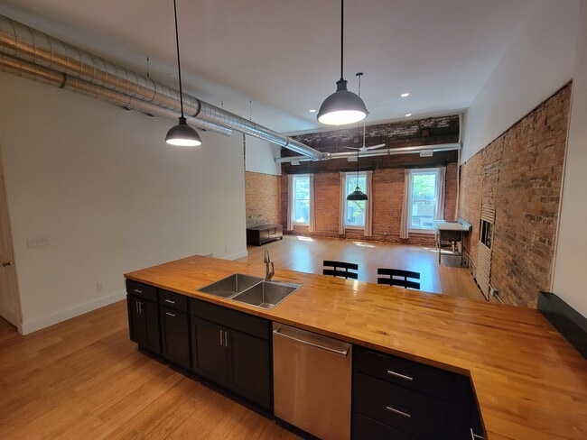 Building Photo - 16 N Washington St Unit N/A