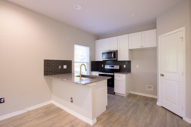 Photo - 15629 Holly Dr