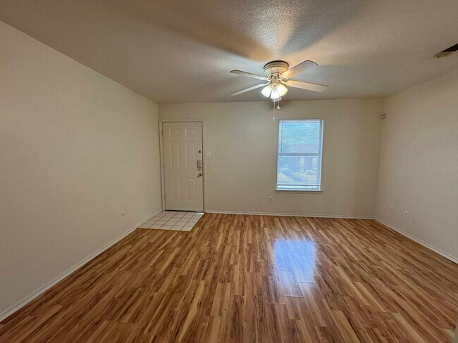 1701 Benttree Dr Unidad C