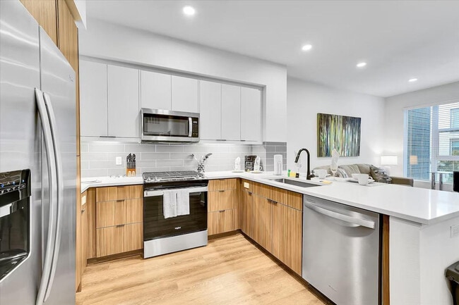 Photo - 593 Camino De La Reina Unit ID1343834P