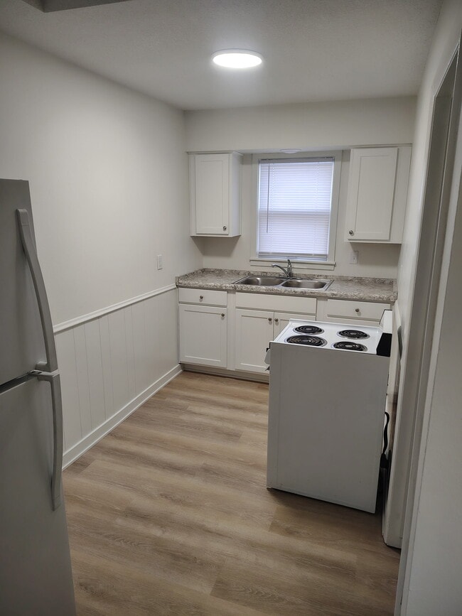 Building Photo - 403 1st Ave SE Unit #4