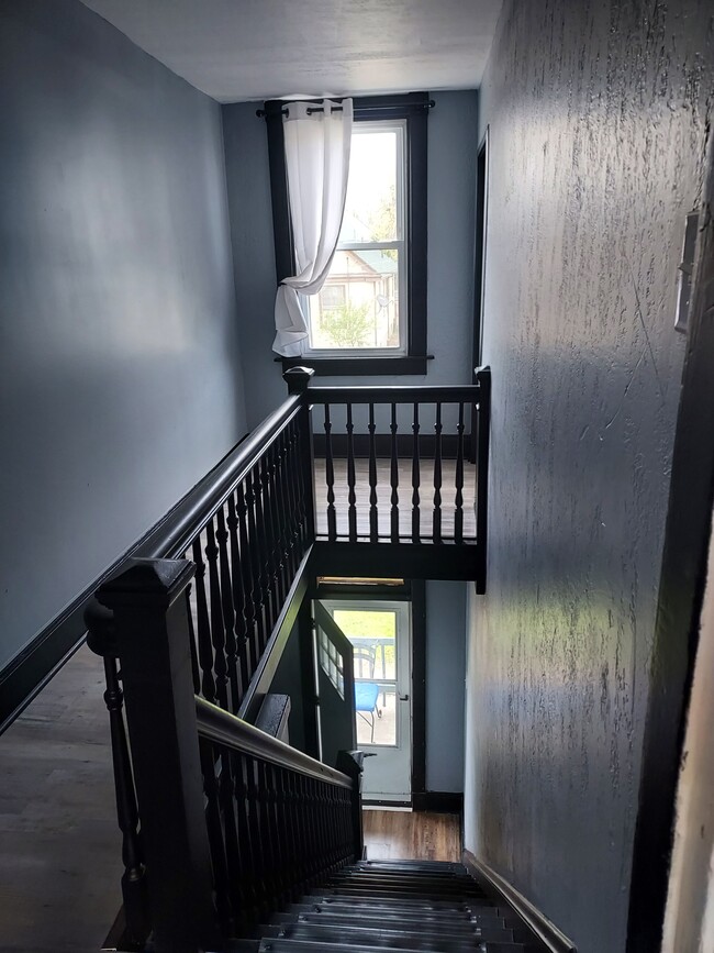 Building Photo - 413 Locust St Unit apartment 2