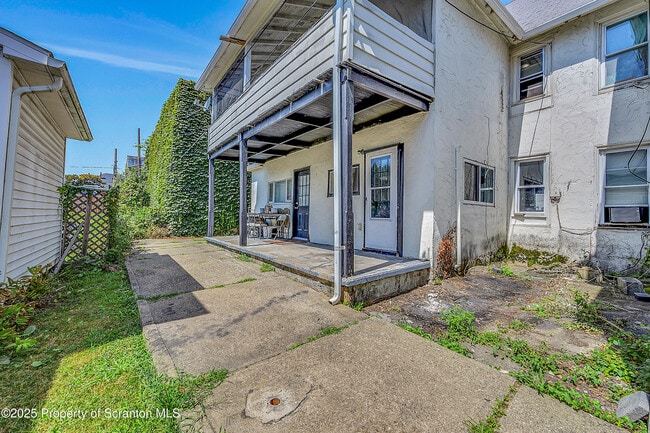 Building Photo - 1009 Washburn St Rental