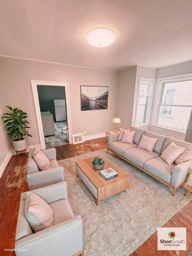 Building Photo - 950 Davis Ave NW Unit 1