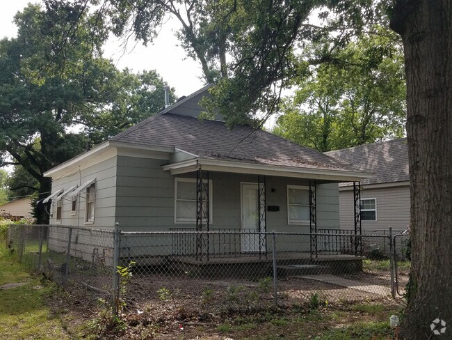 Building Photo - Nice 3 Bedroom 1 Bath Home with Fence in Y...