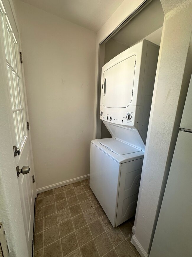 Building Photo - 345 N 300 W