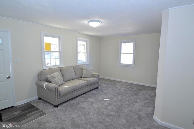 Building Photo - 267 Mott Ave