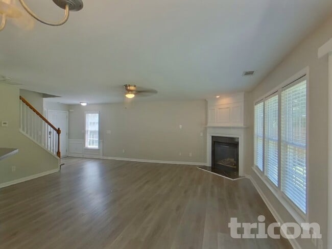 Photo - 3281 Saville St SW
