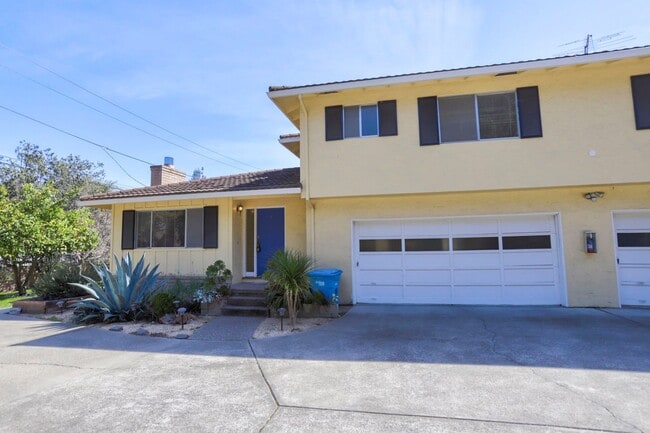 Building Photo - 264 W Oakwood Blvd Unit C