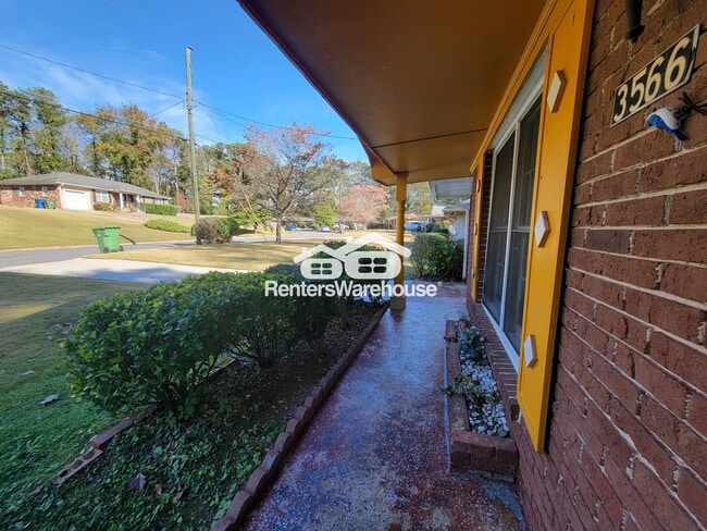 Photo - 3566 Highwood Dr SW