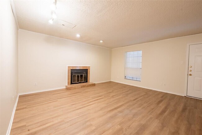 Photo - 2401 Leon St Unit 105
