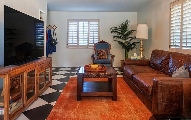 Photo - 3547 E Meadowbrook Ave