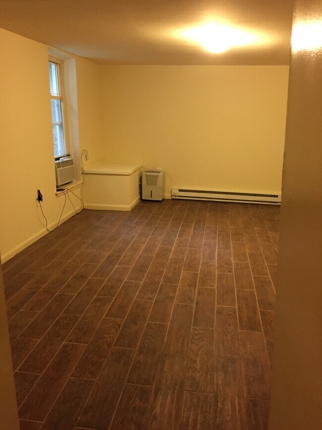 Sala de estar/área de dormitorio - Estudio/apartamento tipo estudio. - 1910 Sulgrave Ave