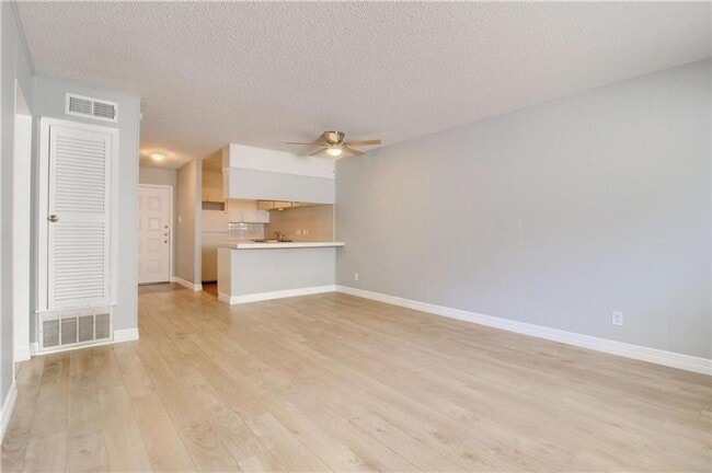 Charming 2 Bedroom, 1 Bath Condo in Prime ... - Charming 2 Bedroom, 1 Bath Condo in Prime ...