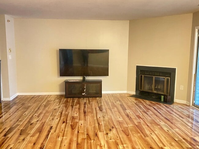 Photo - 105 Olympic Ct Unit 1
