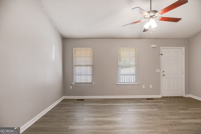 Photo - 18 Twin Oaks Ln