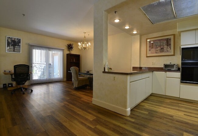 Photo - Incline Village: Condo - 2 Bedrooms, 2.5 Bathrooms, 1 Car Garage, Low Elevation, Walk to Lake.