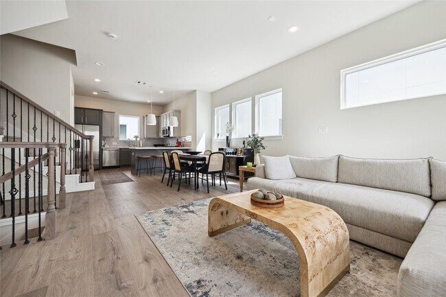 Building Photo - 137 Eastwood St