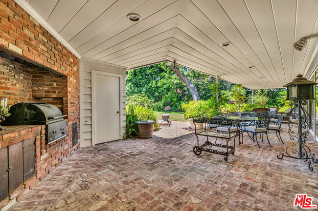 Photo - 701 Sierra Dr