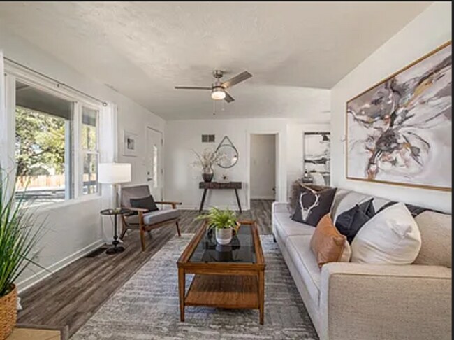 Photo - Beautiful, Spacious 3B/2.5Bath Single Family Home