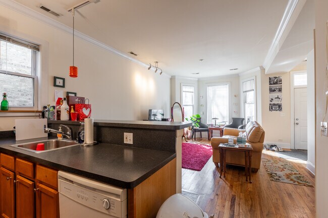 Photo - 1314 W Roscoe St Unit 1