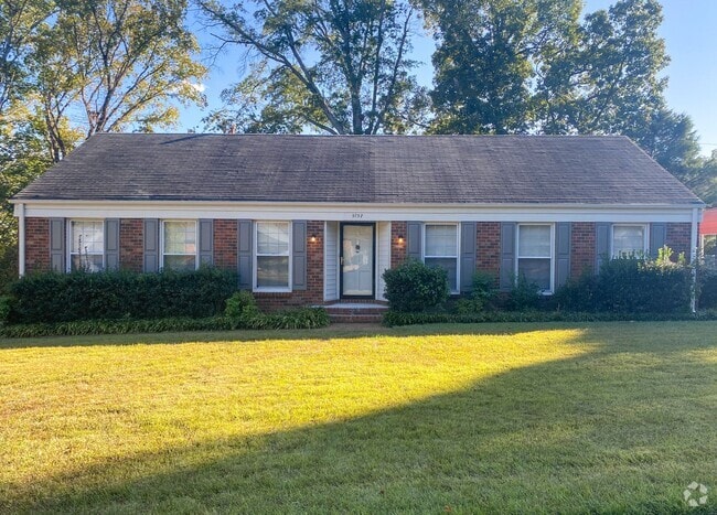 Building Photo - Charming 3 bedroom 2 bath home near Coving...