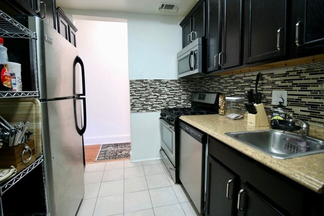 Photo - 1423 E Street NE, Unit First Floor Unit First Floor