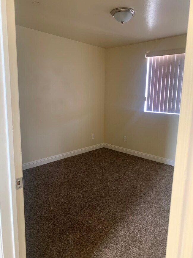 Photo - 599-601 W 62nd St Unidad 599