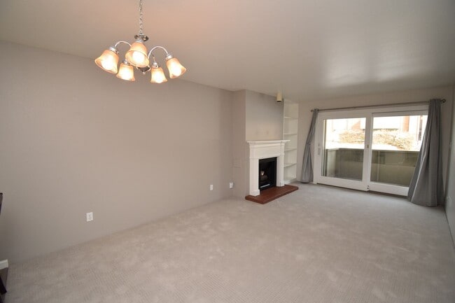 Photo - Spacious 1 bed 1 bath Condo on Foothill Dr! Unit 624