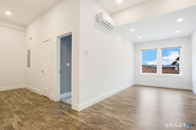 Photo - 44 Greenwich Ave Unit 3-1