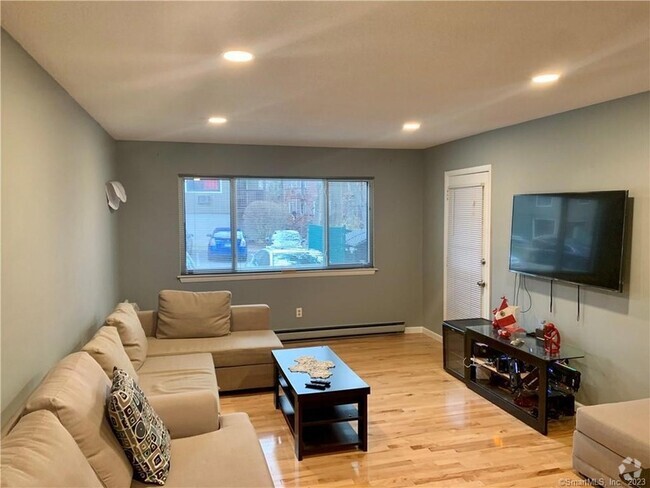 Building Photo - 3004 Madison Ave Rental