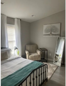 Photo - 916 Kyle Ave NE