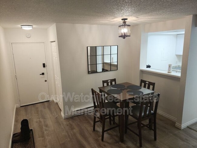 Building Photo - 4620 Reka Dr Unit APT B22