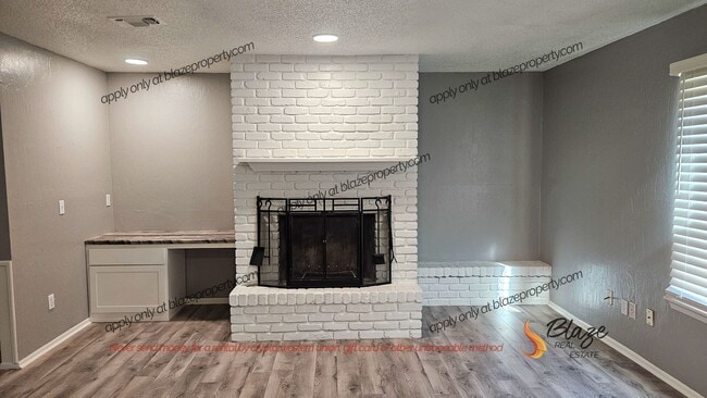 Building Photo - Step into Your Dream Townhouse!