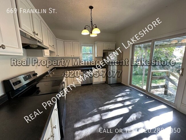 Photo - 669 Franklin St
