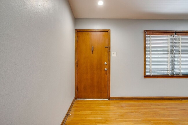 Photo - Historic 2 bed, 1 bath Apartment in Covete... Unidad 203