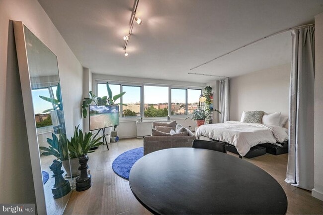 Photo - 1330 New Hampshire Ave NW Unit 822