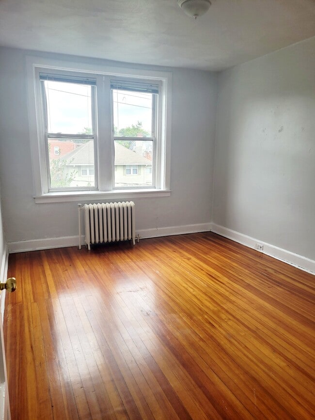 Building Photo - 1611 Hampton Blvd Unit C7