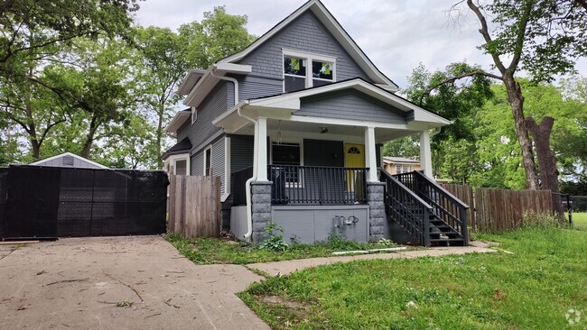 Building Photo - 3858 E 62nd St Rental
