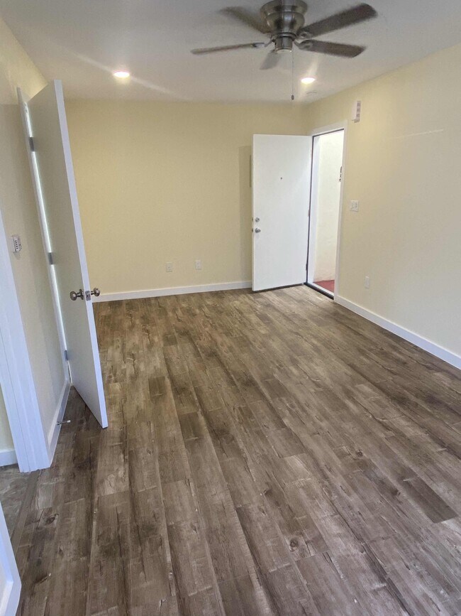 Photo - 1412 W Florence Ave