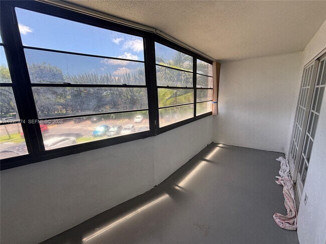 Photo - 10854 N Kendall Dr Unit 316
