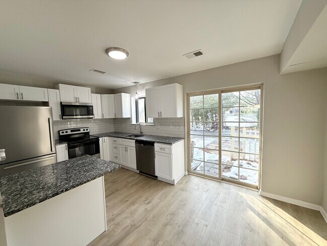 Photo - 104 Kelmar Ave