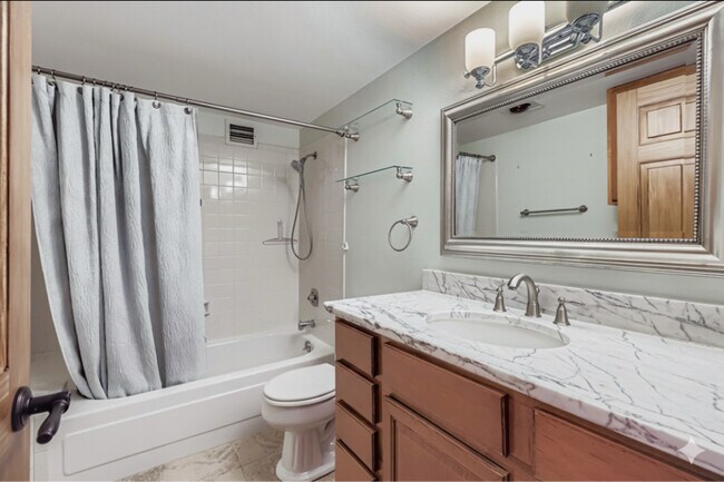 Photo - 14102 E Linvale Pl Unidad 302