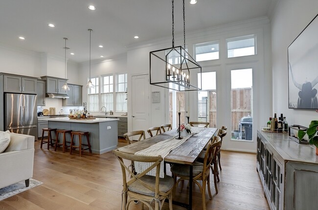 Photo - 2512 Hollister St