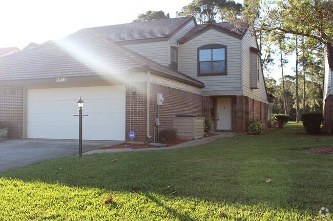 Building Photo - Spacious Townhome in Pelican Bay!