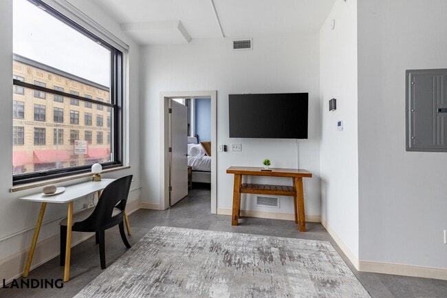 Photo - 5000 Euclid Ave Unidad 204