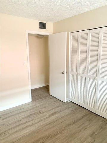 Photo - 680 Tennis Club Dr